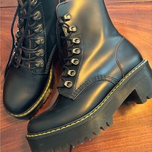 Dr. Martens Leona Boots